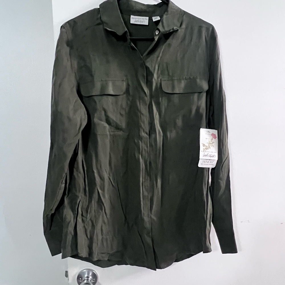 Lord & Taylor Dark Green Casual Button Down Shirt
